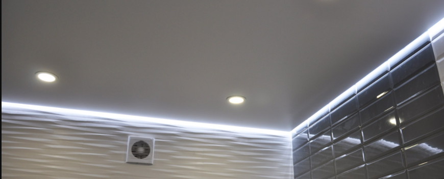 Парящий натяжной потолок ‒ эффектный дизайнерский прием для стильного интерьера